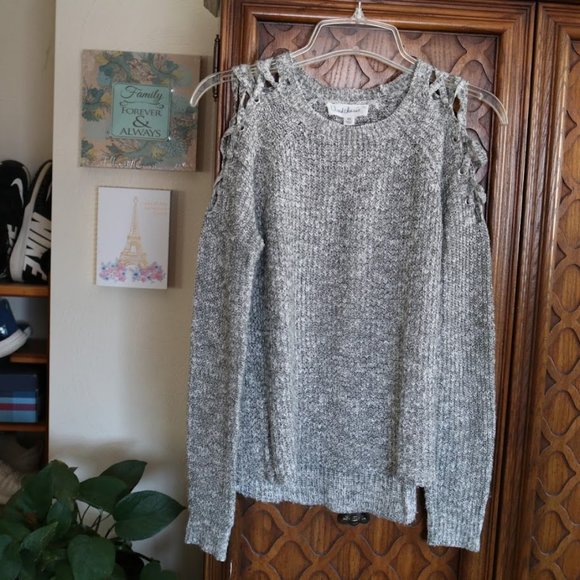 Cloud Chaser Cold Shoulder Sweater -  Sixe XS,  NWOT! - Picture 2 of 16